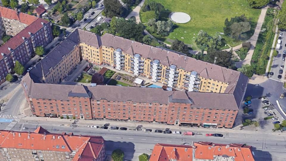 Ejendommen Lindevangshave ved Peter Bangs Vej trænger til en renovering af taget. | Foto: Google