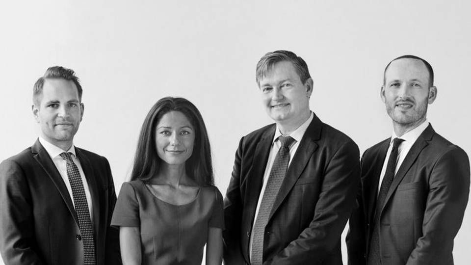 Selvom Shaina Jabbar (nr. 2 fra venstre) er formand og Jacob Christensen (nr. 2. fra højre) har titlen som managing partner i det blot to uger gamle Christensen Partners, er der ingen forskel på de fire partnere ledelsæsmæssigt, siger Shaina Jabbar. Yderst til venstre ses Hasse Olesen, mens Nicholas W. Boe Stenderup er yderst til højre. | Foto: Christensen Partners / PR