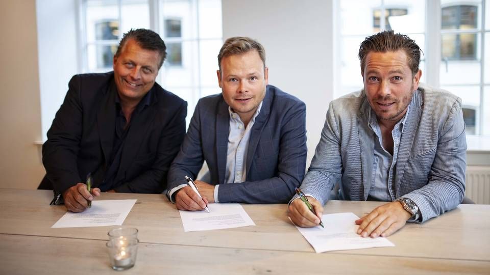 Fra venstre Philip Lundsgaard, ejer af TVR Media, Jesper Dahl, direktør for Viacom i Norden, og Lars Michael Nielsen, ejer af TVR Media. | Foto: PR/Viacom