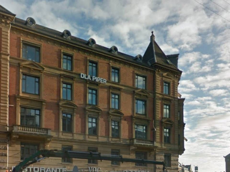 DLA Piper, der blandt andet holder til på Rådhuspladsen i København, har været med på sidelinjen i tekstil-opkøb. | Foto: Google Maps