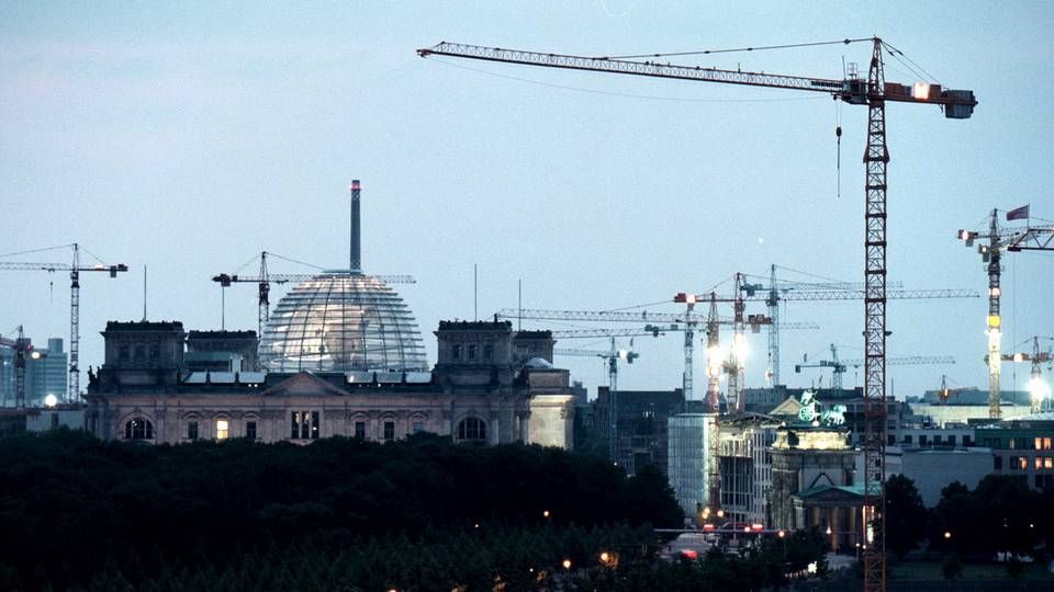 Symbolet på det nye Berlin og hele det nye Tyskland, er den nyrenoverede Rigsdag (billedet er fra 1997). | Foto: Finn Frandsen
