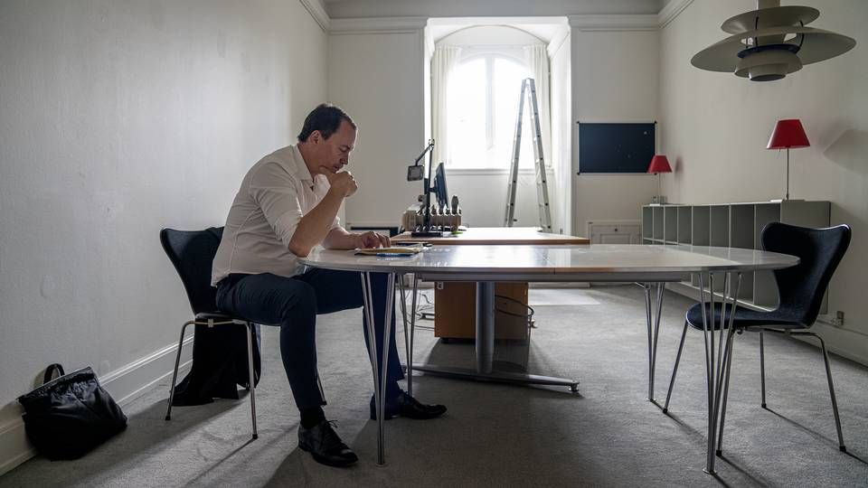 Tommy Ahlers (V) har efter sit exit som minister fået nyt kontor i den del af Christiansborg, der ofte omtales som Sibiren på grund af afstanden til Folketingssalen samt dårligt isolerede vinduer. | Foto: Stine Bidstrup / Ritzau Scanpix