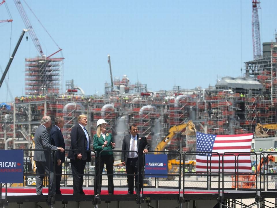 I maj måned besøgte den amerikanske præsident, Donald Trump, LNG-terminalen Cameron LNG i Hackberry, Louisiana. Amerikanerne kan glæde sig over landets store LNG-eksport, som i Europa tager andele fra traditionelle markedsspillere. | Foto: Leah Millis/Reuters/Ritzau Scanpix