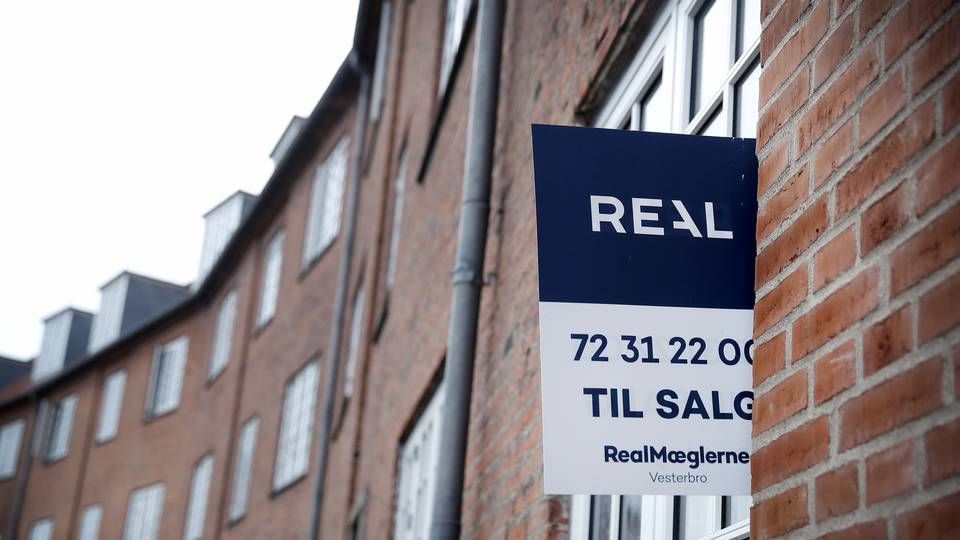 Antallet af handler med enfamiliehuse er stigende, mens antallet af handler med ejerlejligheder falder. | Foto: Jens Dresling/Politiken.
