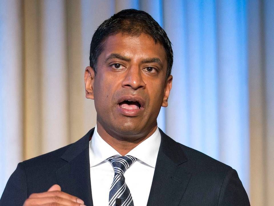 Adm. direktør i Novartis, Vasant Narasimhan, vil arbejde tættere sammen med FDA ovenpå skandale om datamanipulation. | Foto: Patrick Straub/AP/Ritzau Scanpix