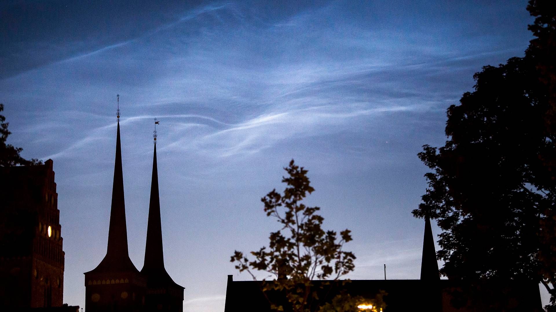 Midsommer med natteskyer i Roskilde. | Foto: Mads Claus Rasmussen / Ritzau Scanpix