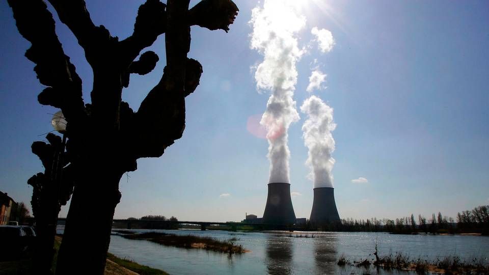 Et sted mellem 5 og 20 franske atomreaktorer er ramt af defekt. På billedet ses atomkraftværket i Belleville-sur-Loire. Det står endnu ikke fast, hvilke atomværker, der er ramt af problemet. | Foto: Francois Mori/AP/Ritzau Scanpix