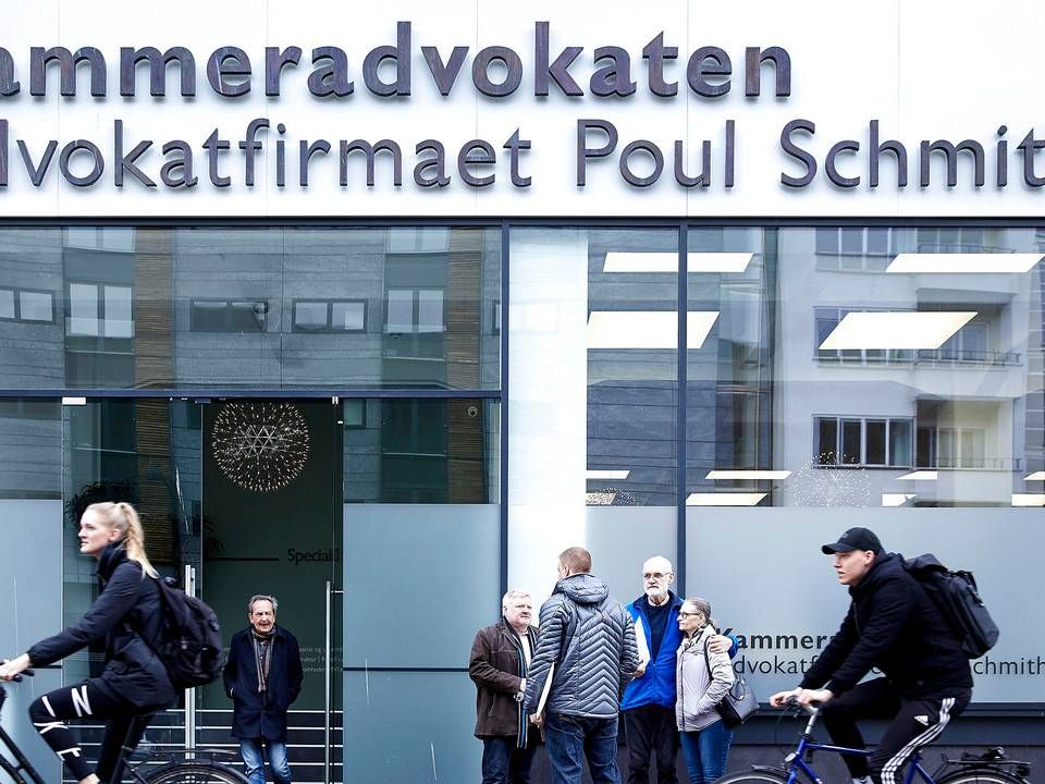 Der går flere og flere jurister ind ad døren hos Kammeradvokaten. | Foto: Mikkel Berg Pedersen