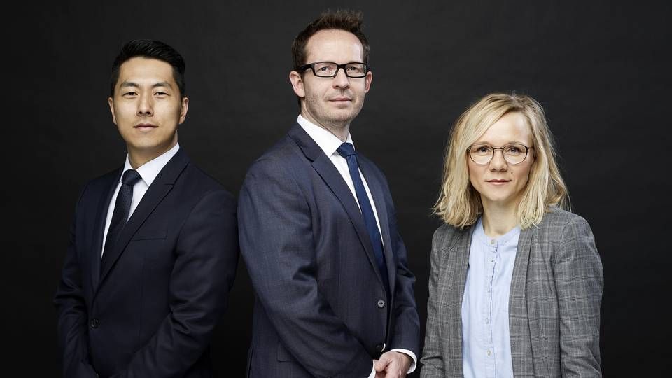 Advokaterne Jakob Hyland (tv.), Mads Brandt og Helle Thostrup bliver 1. oktober 2019 en del af ejerkredsen hos Skov Advokater i Vejle. | Foto: Tina Nielsen