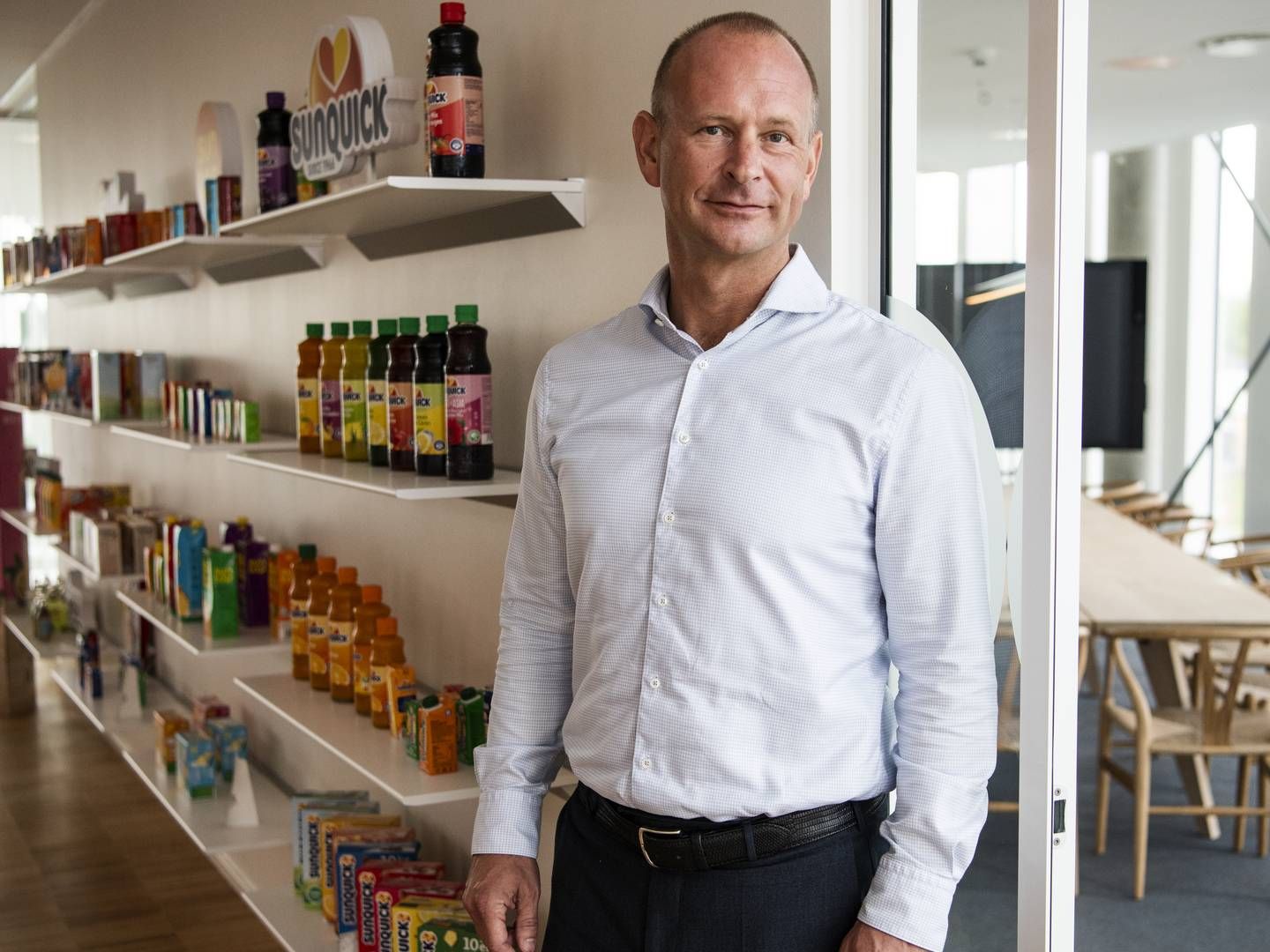 Søren Holm Jensen, topchef i milliardkoncernen Co-Ro, der producerer juice og is, beretter om en stigende international fokus på sukkers betydning for folkesundhed, og det har ført til, at flere lande har indført sukkerafgifter, hvilket presser Co-Ros omsætning. | Foto: Gregers Tycho/ERH