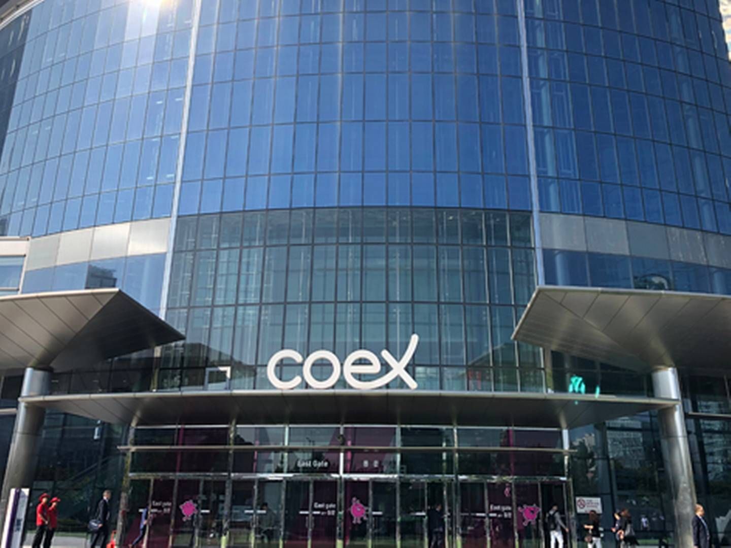Flere tusinde advokater fra hele verden lagde vejen forbi konferencecenteret COEX i Seoul, Sydkorea, hvor den årlige IBA-konference blev afholdt. | Foto: Maiken Reimer Rønneberg