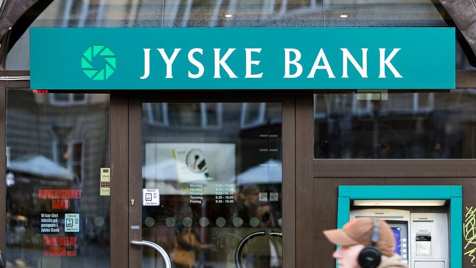 Jyske Bank var den første bank til at indføre negative renter for alle erhvervskunder og til at indføre negative renter for velhavende privatkunder.