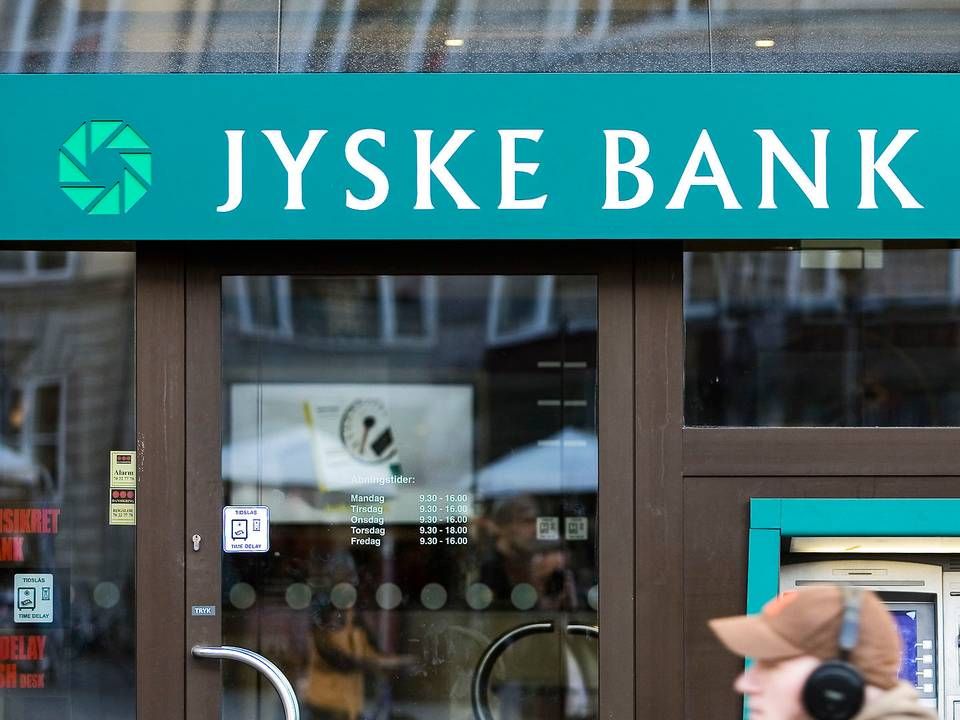 Jyske Bank var den første bank til at indføre negative renter for alle erhvervskunder og til at indføre negative renter for velhavende privatkunder.