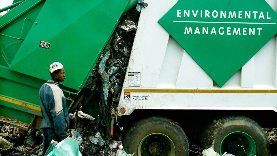 Flere afrikanske lande har store udfordringer med affald. Her ses en lossepladsen "Guldbjerget" ved Soweto i Sydafrika. | Foto: Peter Hove Olesen/Politiken/Ritzau Scanpix