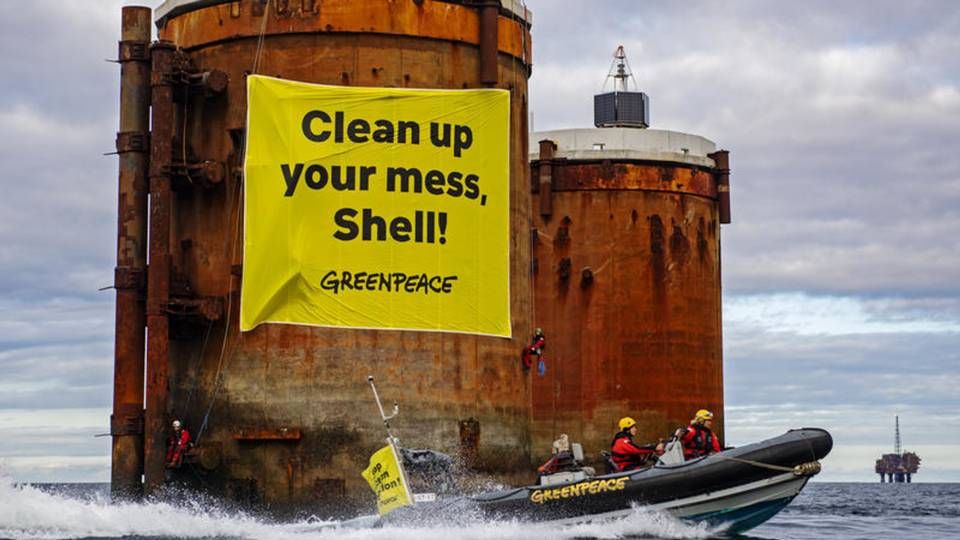 Set fra miljøorganisationen Greenpeaces side er der ingen tvivl om, hvad Shell bør gøre med sin Brent Bravo-platform. Men hos olieselskabet er opfattelsen næsten den diamentralt modsatte. | Foto: GREENPEACE/Greenpeace Germany