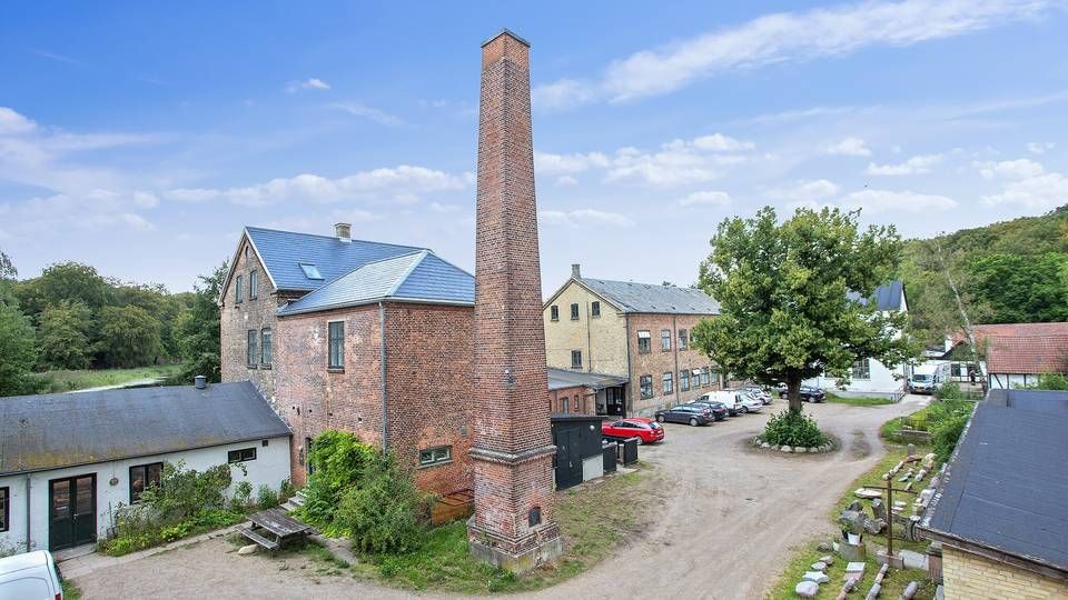 Bygningen blev efter områdets etablering i 1643 brugt til at fremstille våben og landbrugsopgaver og siden til industriproduktionen i Raadvad. | Foto: PR / Freja Ejendomme