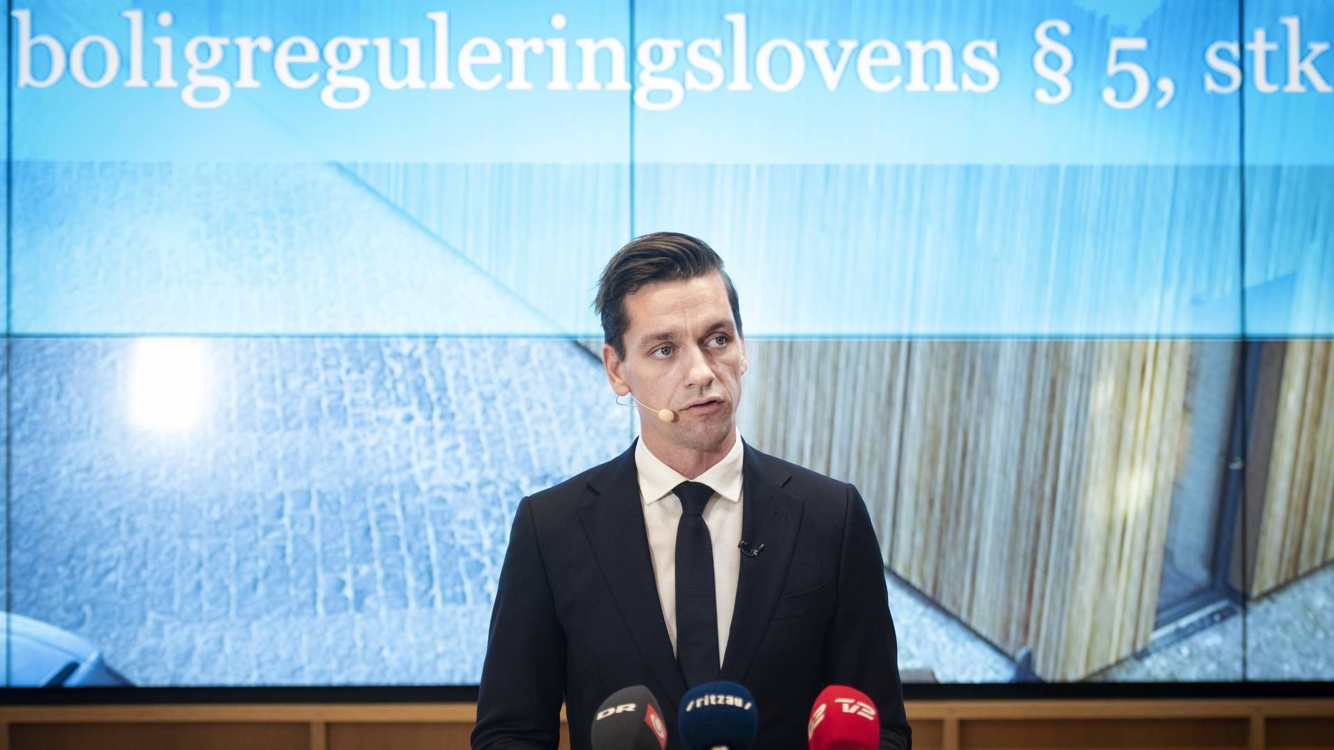 Boligminister Kaare Dybvad Bek (S), da han tirsdag fremlagde konklusionerne fra det ekspertudvalg, der har set på en ændring af boligreguleringsloven. | Foto: Liselotte Sabroe / Ritzau Scanpix