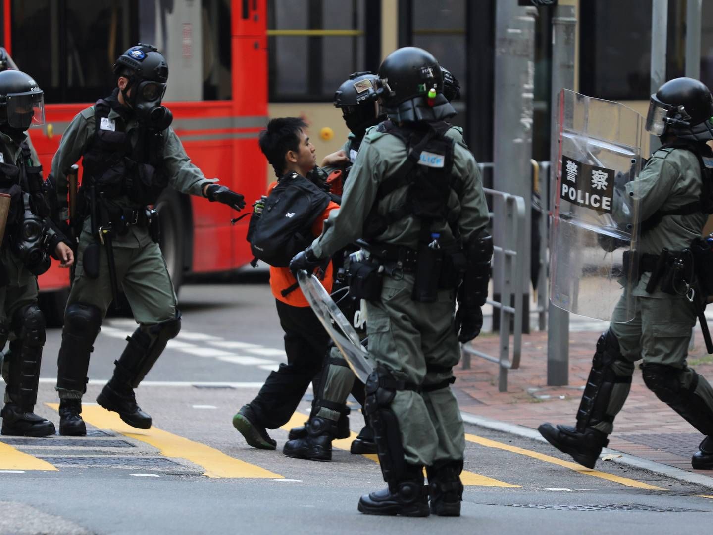 Demonstranter går på gaden i Hongkong for at vise sin modvilje mod regeringen og Kinas indvirkning på landet. Det medfører nogle gange voldelige sammenstød mellem politi og demonstranter. | Foto: AMMAR AWAD/REUTERS / X90085