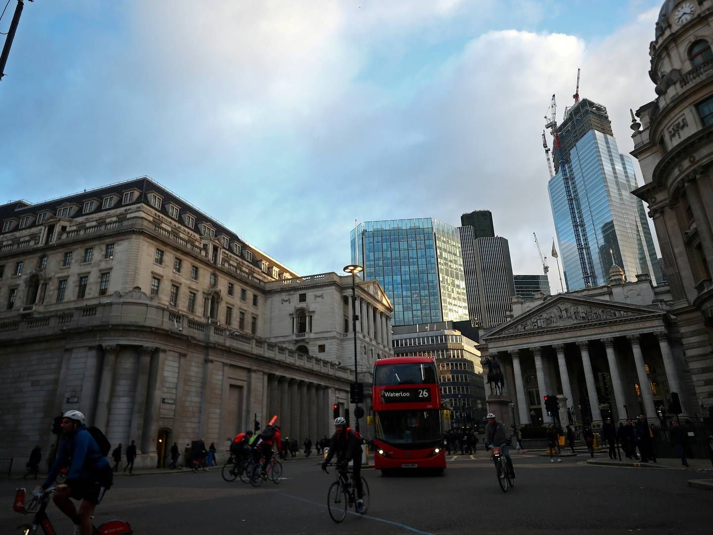 Her ses The Bank of England and The Royal Exchange i London City. | Foto: Hannah McKay / Reuters / Ritzau Scanpix