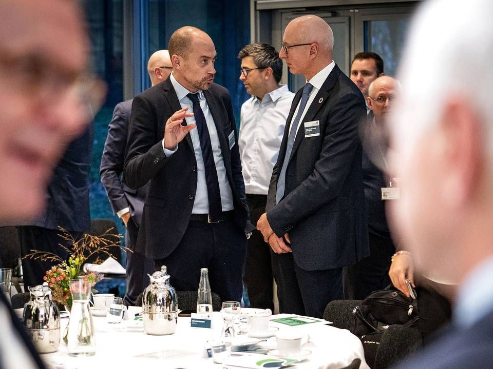 Lars Fruergaard Jørgensen (t.h) taler med sundhedsminister Magnus Heunicke (S, t.v) ved dagens møde på Marienborg. | Foto: Niels Christian Vilmann/Ritzau Scanpix