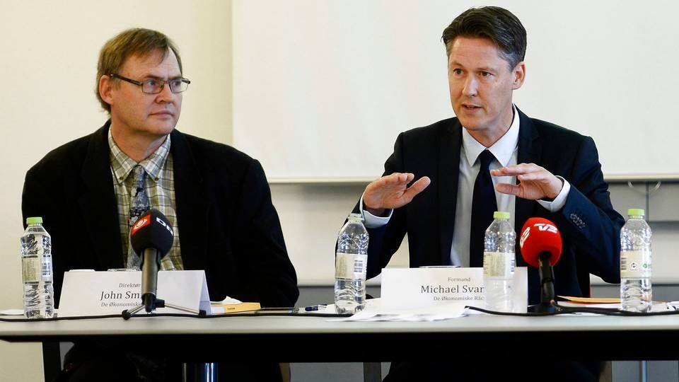 John Smidt (tv.) er direktør for De Økonomiske Råds sekretariat. | Foto: Olafur Steinar Gestsson/Ritzau Scanpix