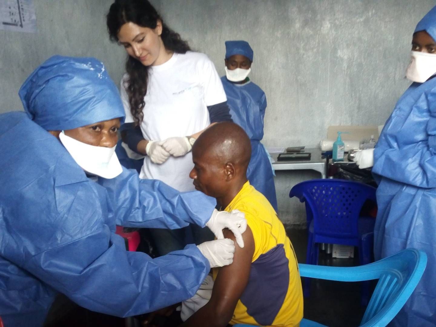 De første vaccinationer med Johnson & Johnson og Bavarian Nordics ebolavaccine i DR Congo tiltrak sig stor opmærksomhed torsdag. | Foto: -/AFP / MSF