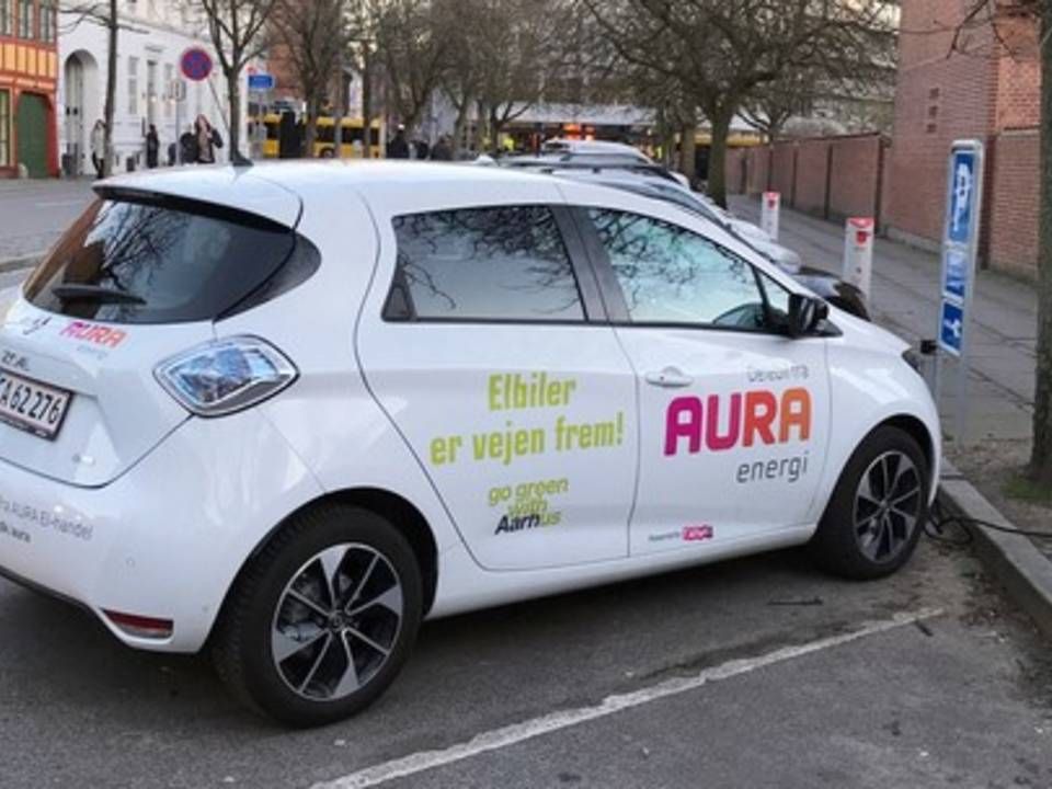 Her viser Aura en af sine eldelebiler frem. | Foto: Pr Aura Energi