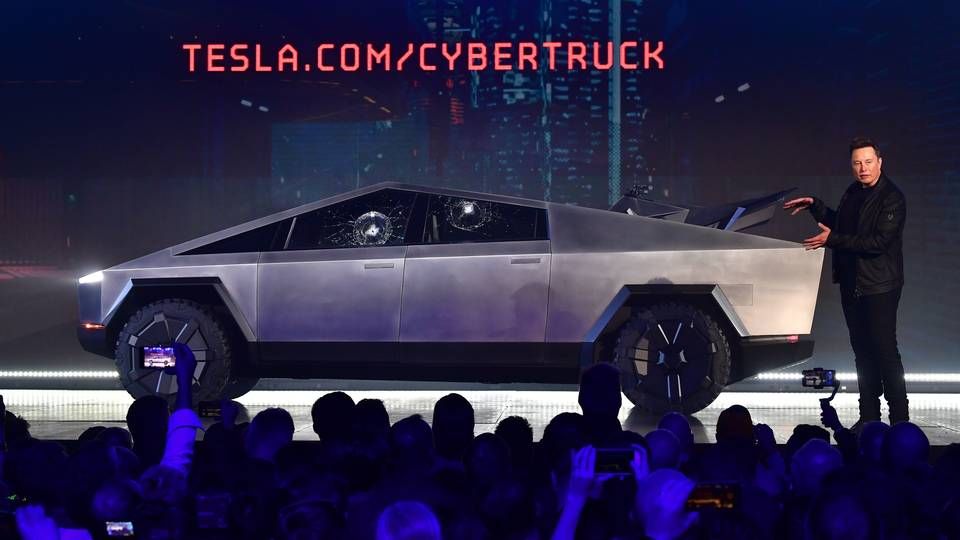 Elon Musk viser det nyeste skud på Tesla-stammen frem: En pick-up Cybertruck. | Foto: FREDERIC J. BROWN/AFP / AFP