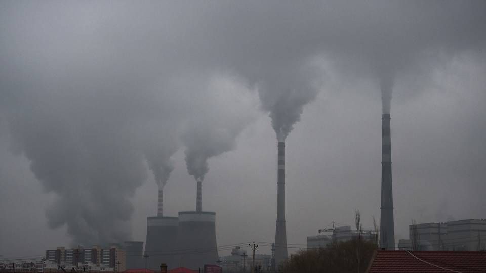 Jordens samlede CO2-udslip skal falde over syv procent hvert eneste år frem til 2030, hvis vi skal stabilisere klodens opvarmning ved 1,5 grader som aftalt i Paris i 2015, lyder det i FN Rapport. | Foto: Greg Baker/AFP / AFP