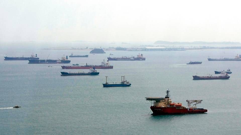 The photo is from 2010 and does not show the ships currently waiting off Singapore. | Photo: Vivek Prakash/Reuters/Ritzau Scanpix