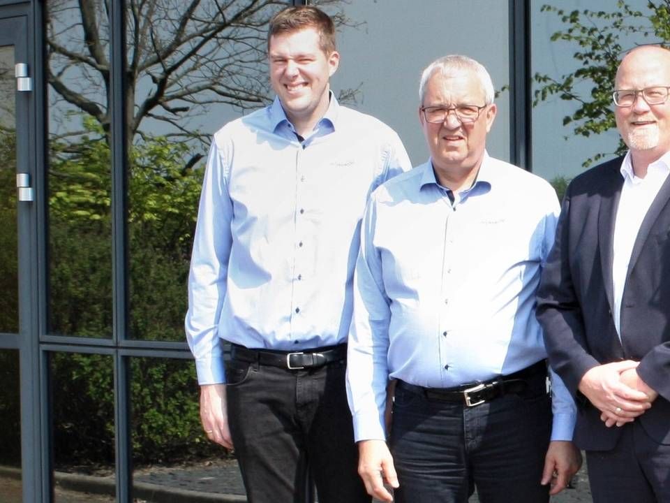 På billedet fra venstre: Lars Forbech – Produktchef JH Agro, Kurt West – Salgskonsulent JH Agro, Lars Rahbæk | Foto: JH Agro