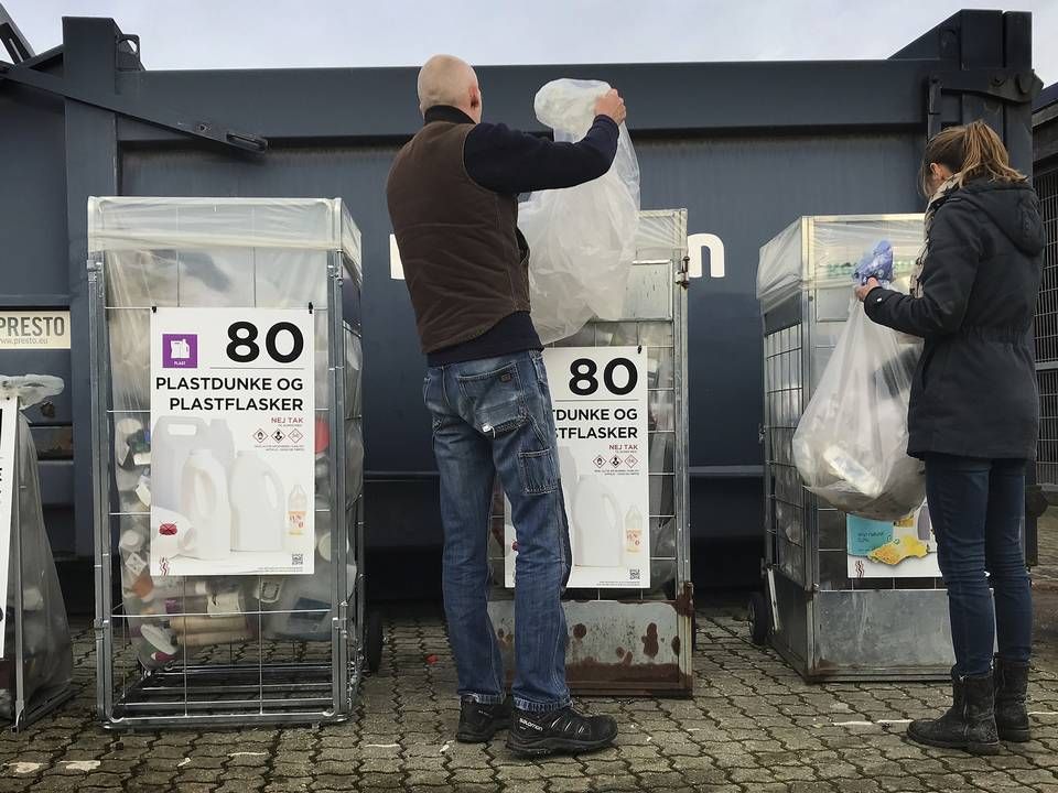 I Danmark, som er et af de eneste EU-lande uden udvidet producentansvar på emballage, har man hidtil smidt al plast i spanden, men i andre lande har man valgt at opdele det mellem emballage og andet plastmateriale. | Foto: Jakob Boserup