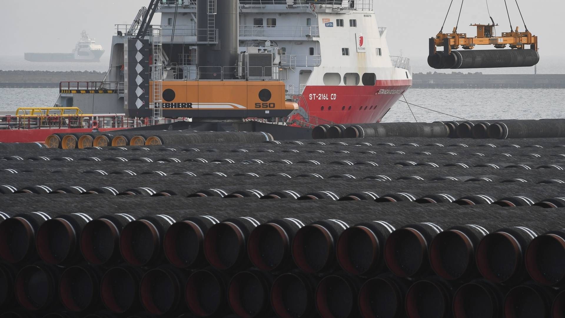 Elements for Nord Stream 2 was last week loaded onto a ship on German island Rügen. | Photo: Stefan Sauer/AFP / dpa
