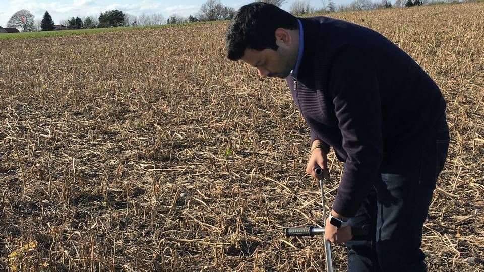 Keenan Pinto er en af medejere i Nordetect, som her tester virksomhedens udstyr. | Foto: PR-foto Nordetect