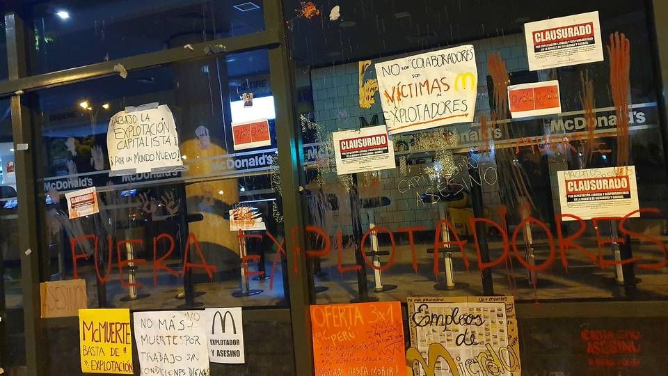 To teenageres død på en McDonalds-restaurant i Lima har afstedkommet store protester over arbejdsforholdene i Peru. | Foto: Gisselle Alvarez Meza/Ritzau Scanpix