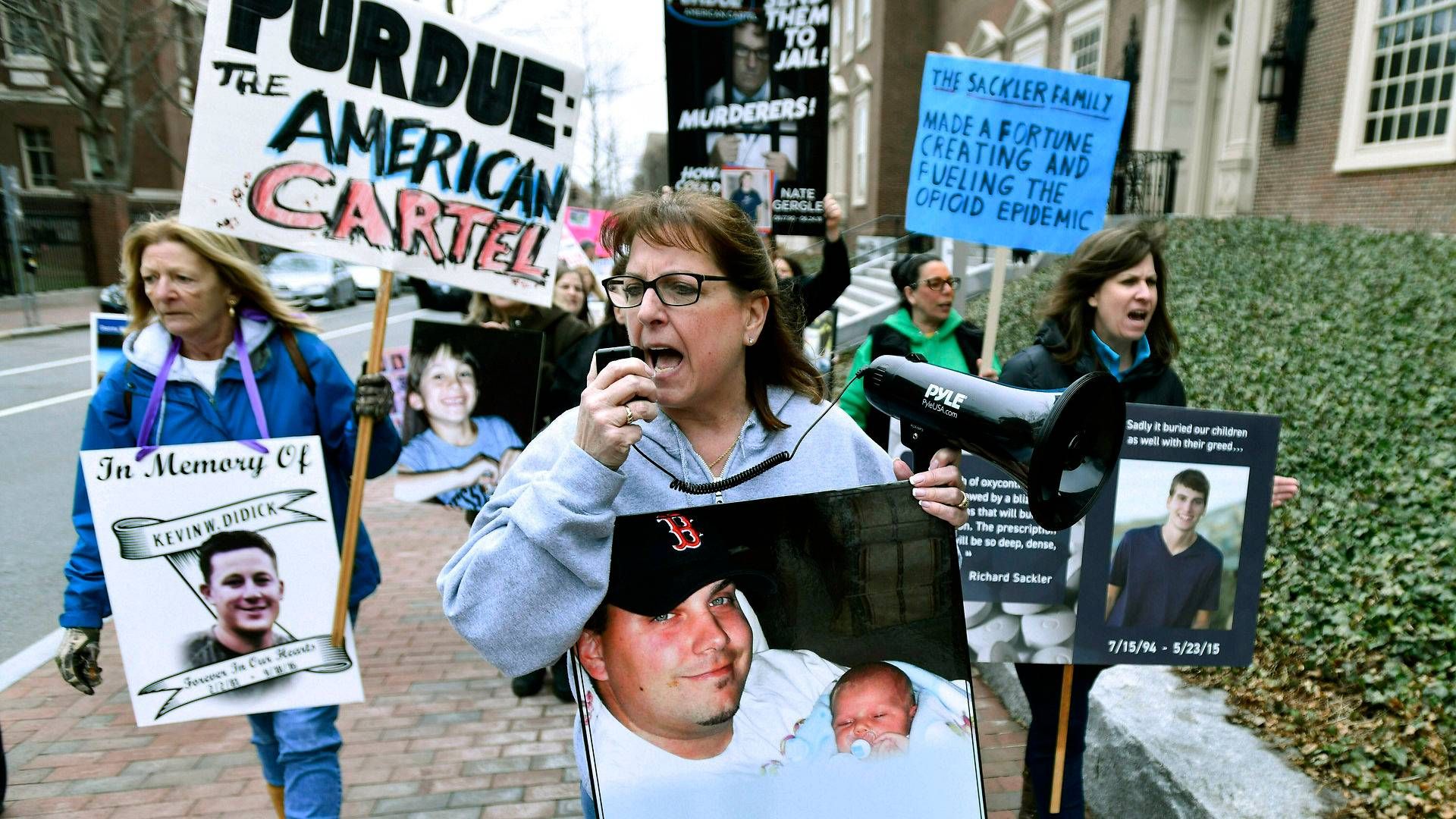 Protesterne over Sackler-familiens indtjening på Purdues opioidsalg er vokset støt i USA. | Foto: Josh Reynolds/AP/Ritzau Scanpix