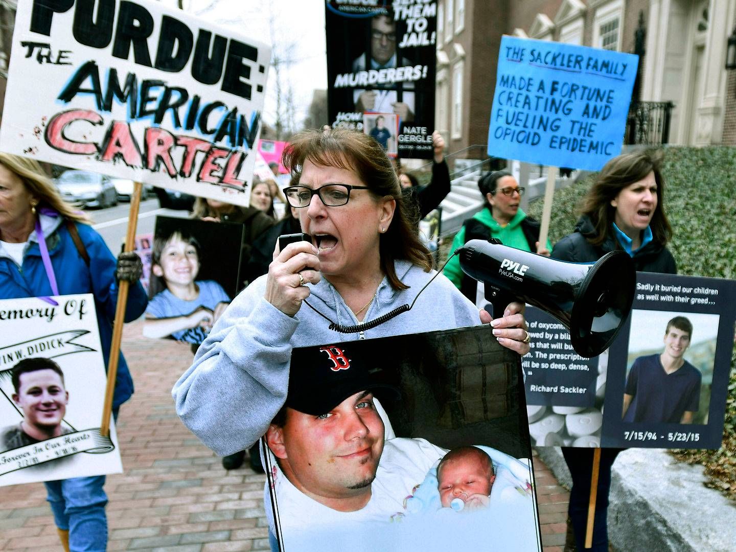 Protesterne over Sackler-familiens indtjening på Purdues opioidsalg er vokset støt i USA. | Foto: Josh Reynolds/AP/Ritzau Scanpix