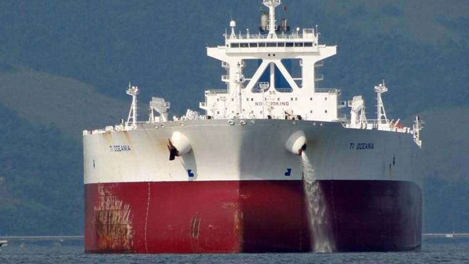 Oceania er et såkaldt ultra large crude carrier-skib. Det befinder sig nu i Singapore med en last på 420.000 ton lavsvovlsolie. | Foto: PR / Euronav