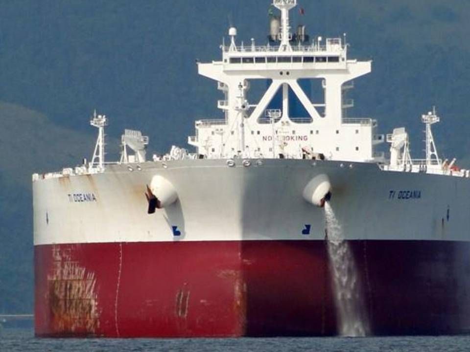 Oceania er et såkaldt ultra large crude carrier-skib. Det befinder sig nu i Singapore med en last på 420.000 ton lavsvovlsolie. | Foto: PR / Euronav