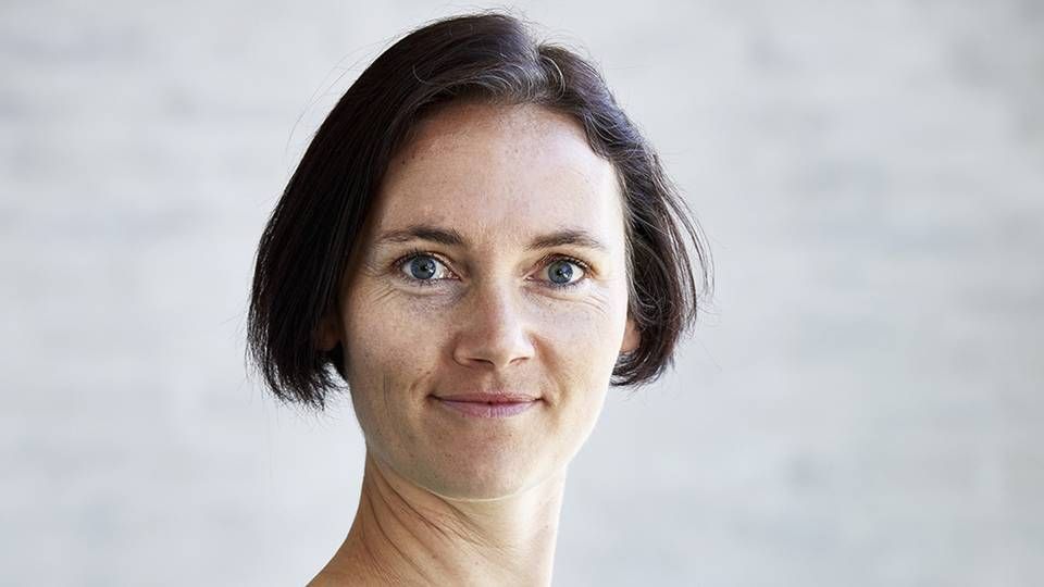 Den 39-årige advokat Stine Kalsmose Jakobsen klatrer op i hierarkiet hos Holst Advokater, hvor hun pr. 1. januar 2020 får titel af associeret partner. | Foto: Moment Studio