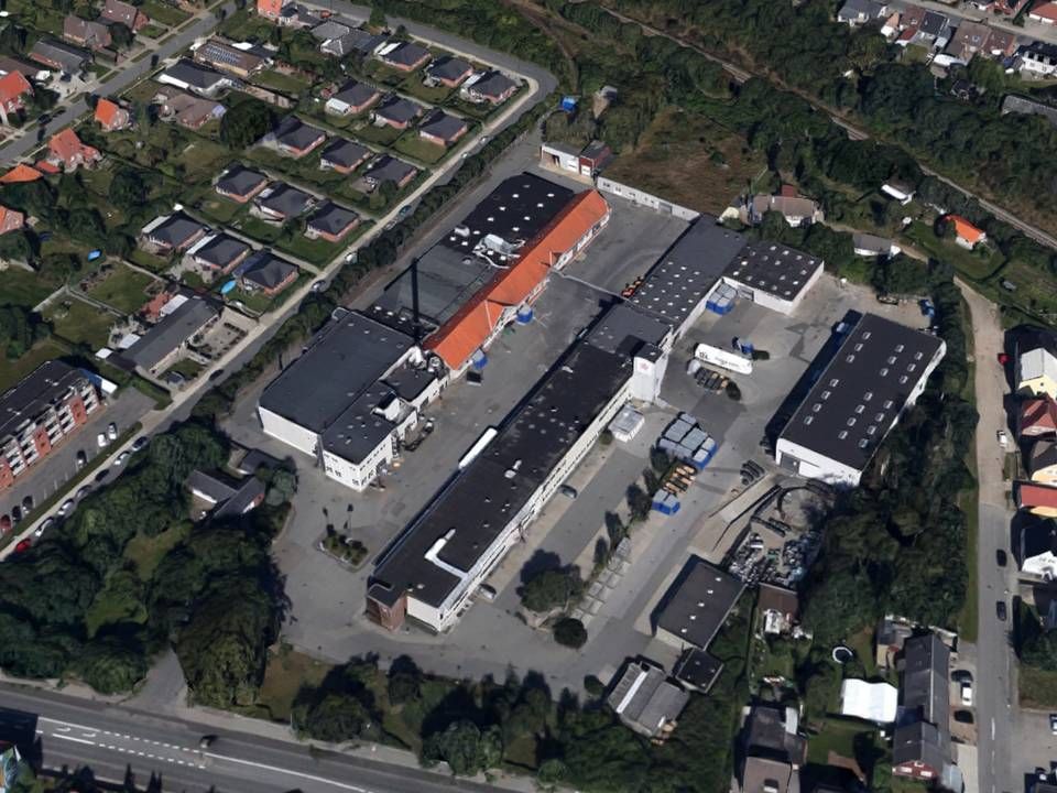 Går alt efter planen, og Esbjerg Kommune godkender den nye lokalplan for grunden, skal den gamle fabrik på Storegade rives ned i foråret. | Foto: Google
