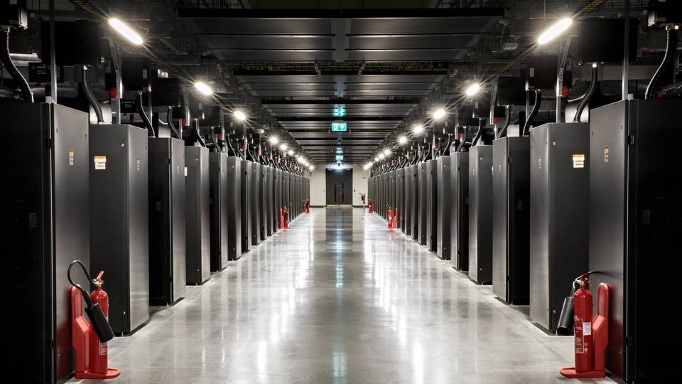 Indenfor i Facebooks nye datacenter i Odense. Her ses et netværksrum, hvor servere internt på datacentret kommunikerer med hinanden. | Foto: Jacob Ehrbahn / Politiken / Ritzau Scanpix