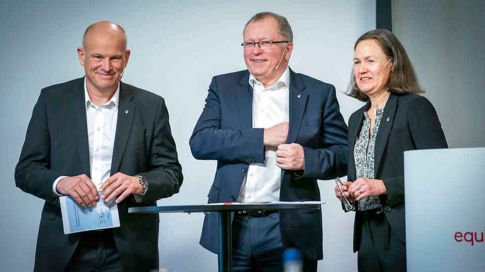 Equinors tre repræsentanter lagde i forbindelse med fremlæggelsen af en ny klimastrategi vægt på, at den er historisk. Fra venstre er det Arne Sigve Nylund, Eldar Sætre og Grete Birgitte Haaland. | Foto: Heiko Junge/NTB/Ritzau Scanpix