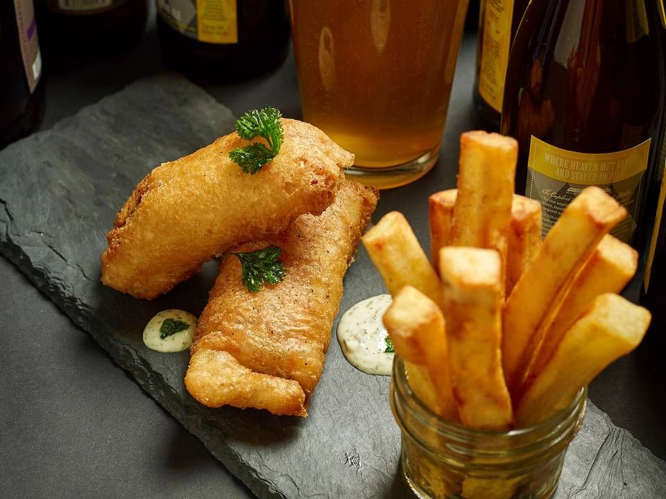 Briterne er stadig vilde med deres fish'n'chips, og det nyder bornholmske Espersen godt af. | Foto: Phil Mansfield/AP/Ritzau Scanpix
