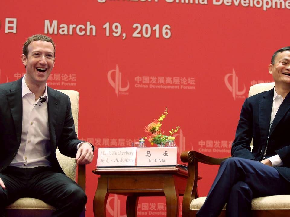 Facebooks stifter Mark Zuckerberg (tv) sammen med Alibabas stifter Jack Ma. | Foto: SHU ZHANG/REUTERS / X06474