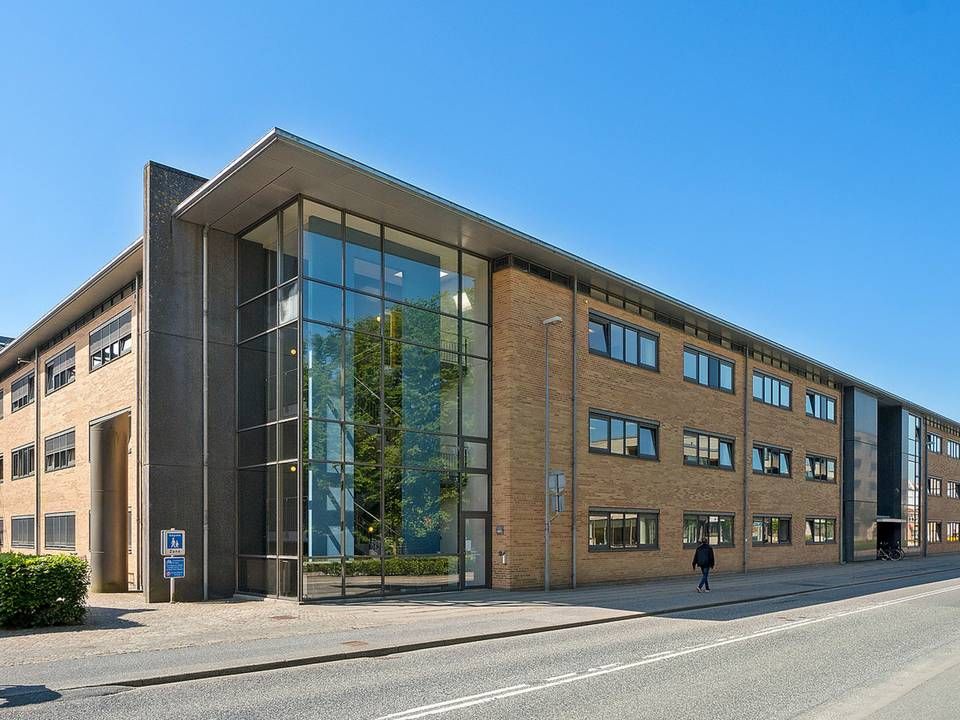 Pensionsselskabet Sampension satte i maj 2019 den over 7000 kvm kontorejendom i Herning til salg. | Foto: Colliers