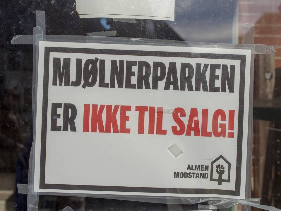 Udsigten til at beboere skal rykke ud af deres boliger i Mjølnerparken som følge af et salg har fået flere op på barrikaderne. | Foto: Miriam Dalsgaard