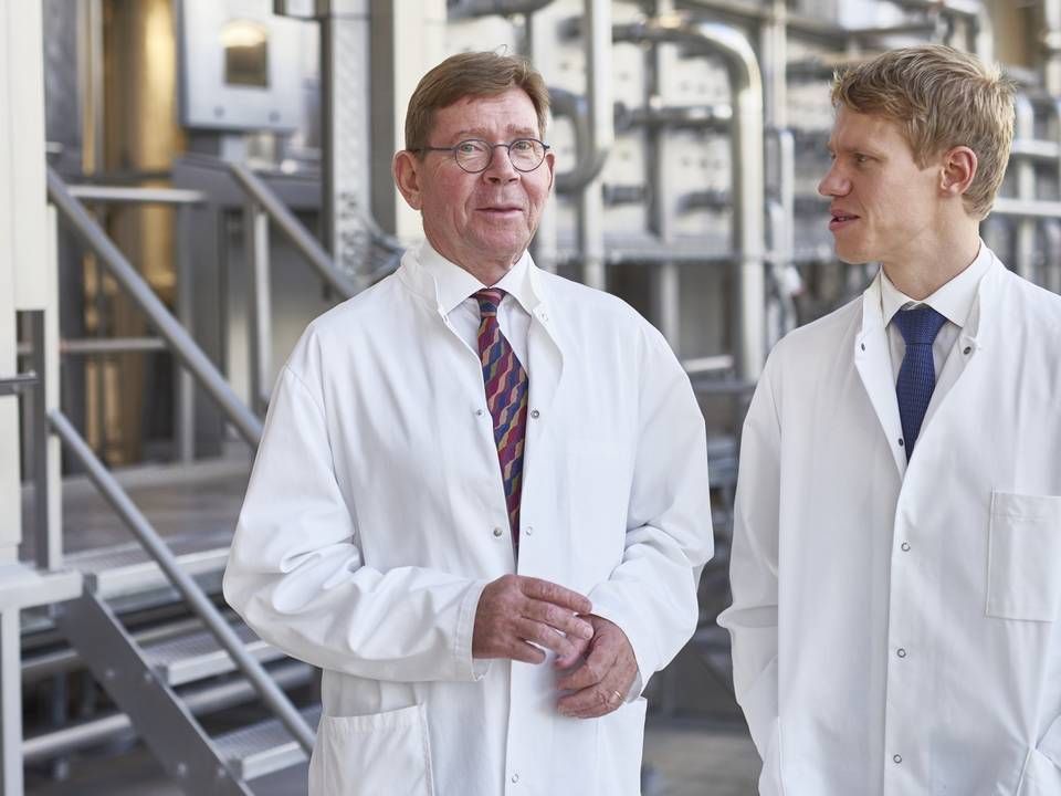 Lars Christensen (t.v) og Tobias S. Christensen er henholdsvis anden og tredje generation af familien bag Pharmacosmos. | Foto: Pharmacosmos / PR