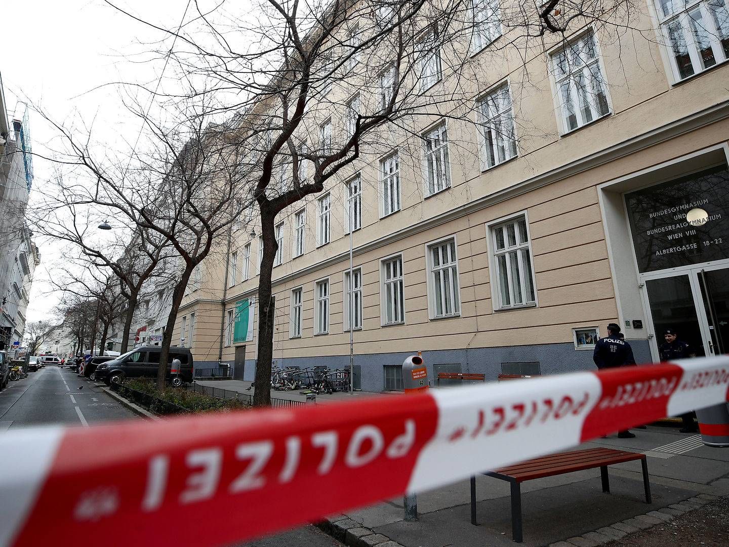 Coronavirussen har også ramt Østrig, hvor politiet lukkede en skole i Apeirons hjemby Wien ned, efter at en lærer, der for nylig havde besøgt det nordlige Italien, udviste tegn på covid-19. | Foto: Lisi Niesner / Reuters / Ritzau Scanpix