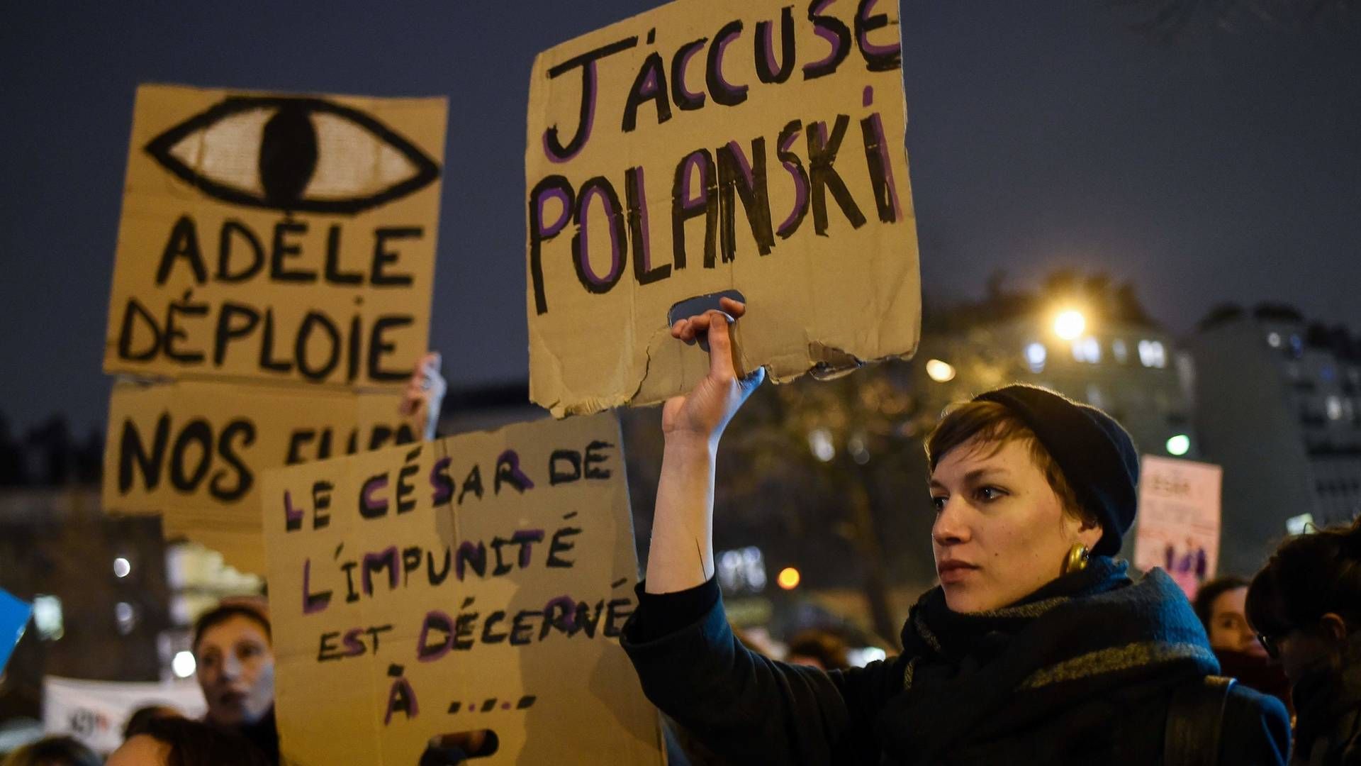 Protester på gaden i Paris ved Cesar-priserne. | Foto: LUCAS BARIOULET/AFP / AFP